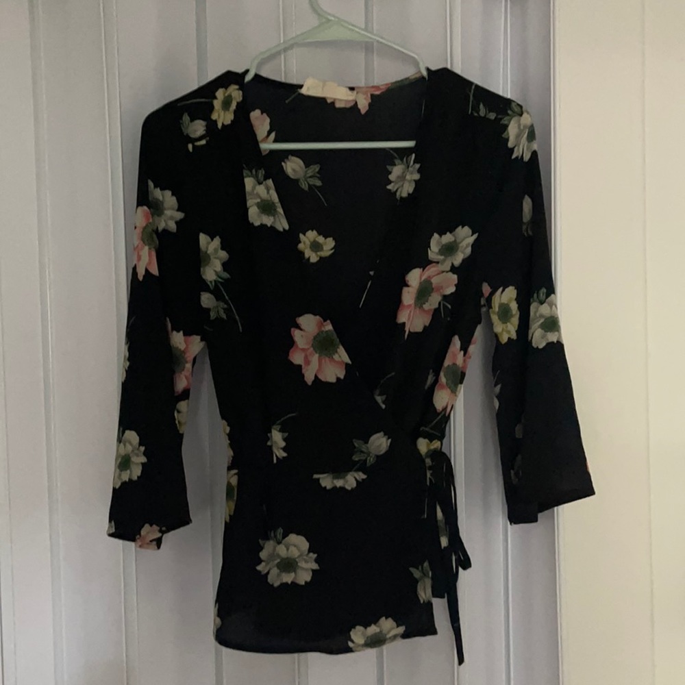 FLORAL WRAP TOP